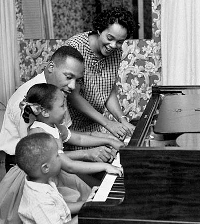 Martin-Luther-King-with-Family